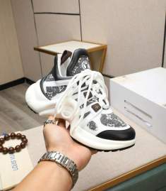 Picture of Louis Vuitton Shoes _SKULVsz38-44hnh120316631